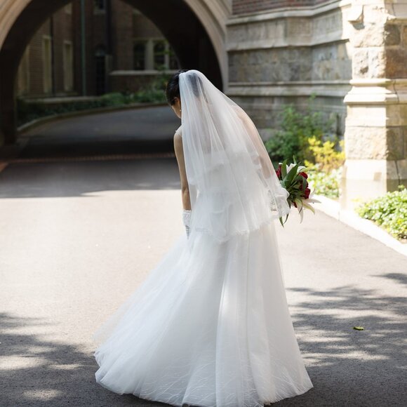 Dress: worn only for an hour - Picture 3 of 16